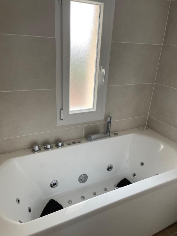 La Parenthese Balneo T2 Cosy De 40M² Avec Terrasse Apartment Ternay  Екстериор снимка
